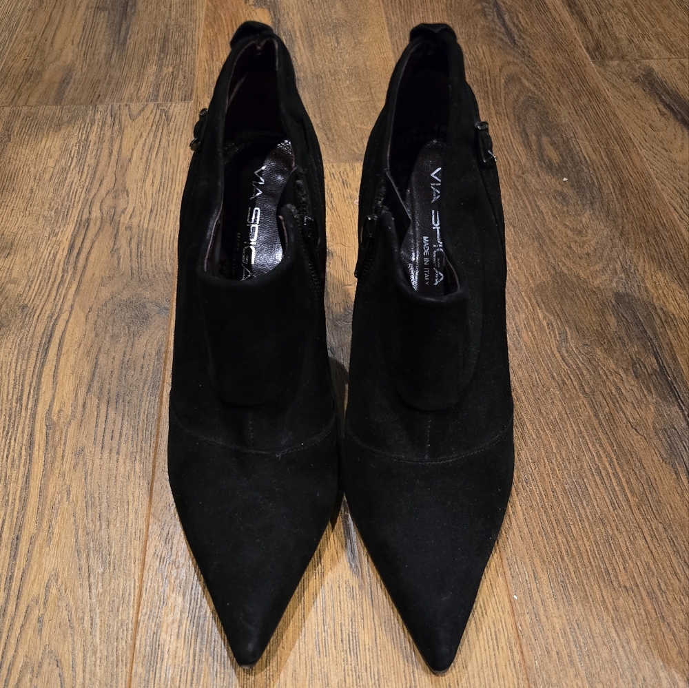 Via Spiga 6.5 Black Suede Stiletto Ankle Booties Zip Side  Pointy Toe Excellent